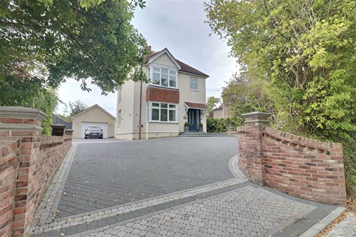 4 Bedroom Detached House For Sale In Drayton Lane, Portsmouth, PO6