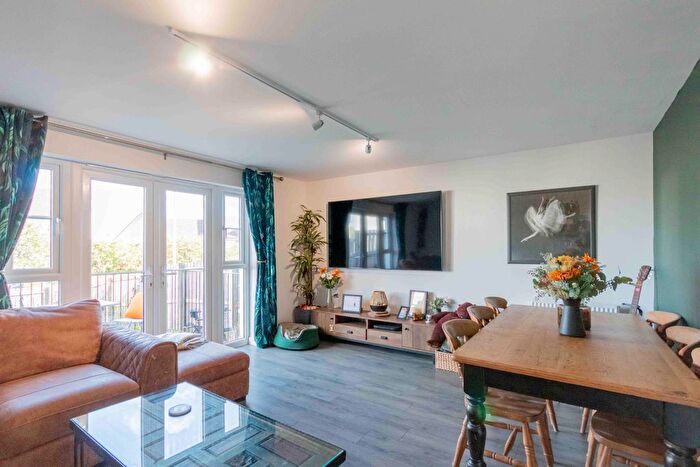 3 Bedroom Terraced House To Rent In Clippens Drive, Edinburgh, EH17