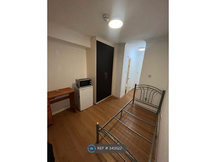 Studio To Rent In Greenland Crescent, Southall, UB2