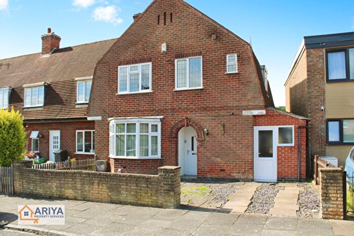 3 Bedroom End Of Terrace House To Rent In Barton Road, Leicester, LE3