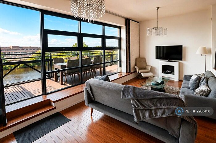 3 Bedroom Penthouse To Rent In Clyde Street, Glasgow, G1