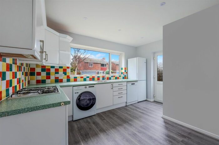 4 Bedroom Detached House To Rent In North Acre, Banstead, SM7