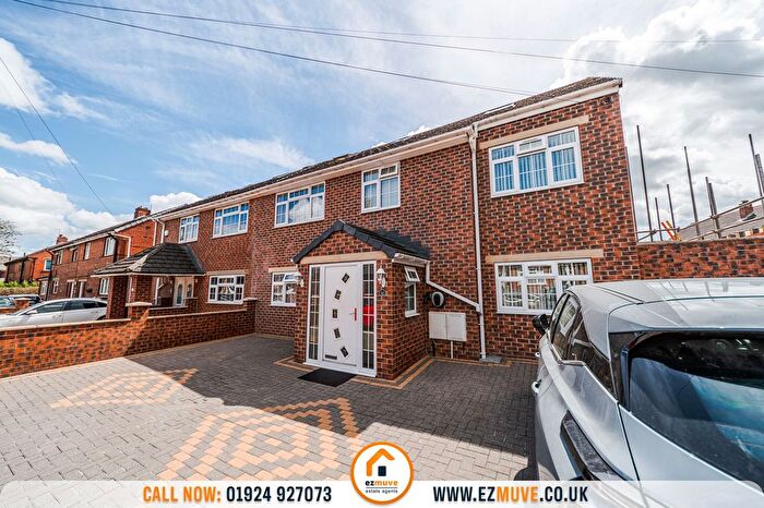 7 Bedroom Semi-Detached House For Sale In Crescent Walk, Dewsbury, WF13