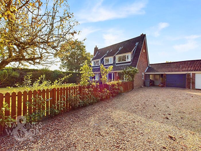 4 Bedroom Detached House For Sale In Blofield Corner Road, Little Plumstead, Norwich, NR13