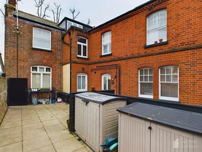 1 Bedroom Flat For Sale In Mulberry Green, Harlow, CM17