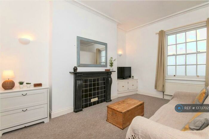 1 Bedroom Flat To Rent In Magdalen Street, Exeter, EX2