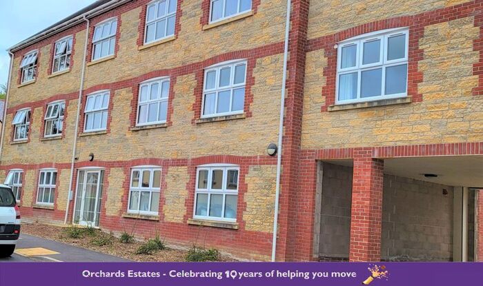 2 Bedroom Flat To Rent In Birds Close, Middle Path, Crewkerne, TA18