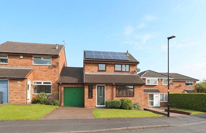 3 Bedroom Detached House For Sale In Redfern Grove, Waterthorpe, S20