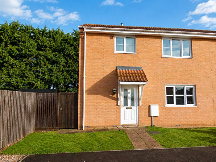 3 Bedroom Semi Detached House To Rent In Hawk Close, Beck Row, IP28