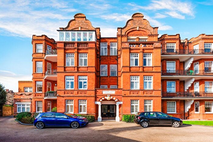 3 Bedroom Flat To Rent In The Orchard, W4