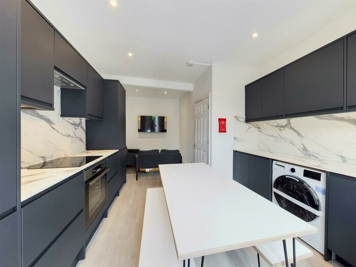 6 Bedroom Maisonette To Rent In Roundhill Crescent, Brighton, BN2