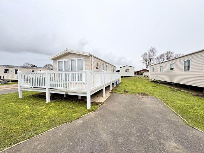 2 Bedroom Park Home For Sale In Kingfisher Court, Tattershall Lakes, Lincs, LN4