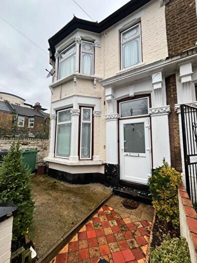 4 Bedroom Semi Detached House To Rent In Buckingham Road, Leyton, E10