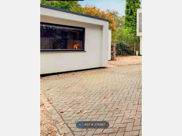 Studio To Rent In Twickenham TW25Bg, TW2