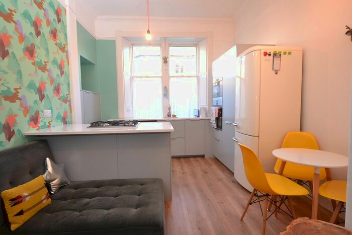 2 Bedroom Flat To Rent In Montgomery Street, Hillside, Edinburgh, EH7
