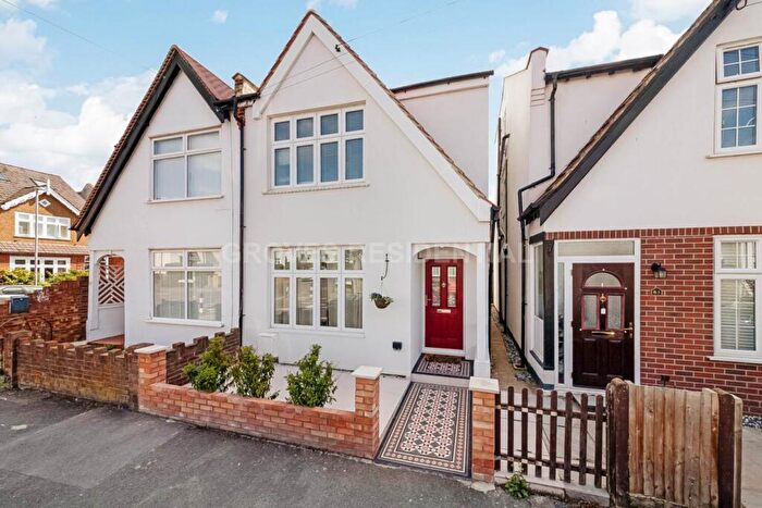 4 Bedroom Semi-Detached House For Sale In Mount Road, New Malden, KT3