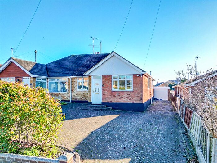 3 Bedroom Semi-Detached Bungalow For Sale In Macmurdo Road, Leigh-On-Sea, SS9
