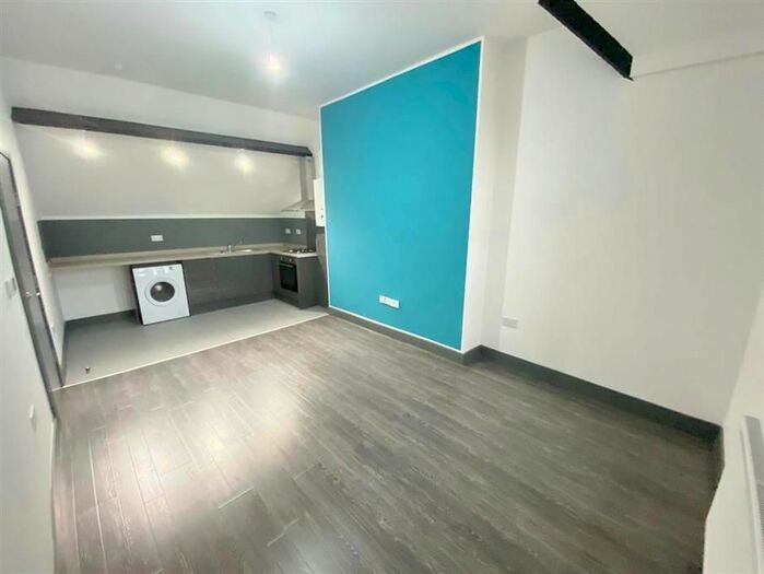 2 Bedroom Flat To Rent In 151 Chorley Old Road, Bolton BL1