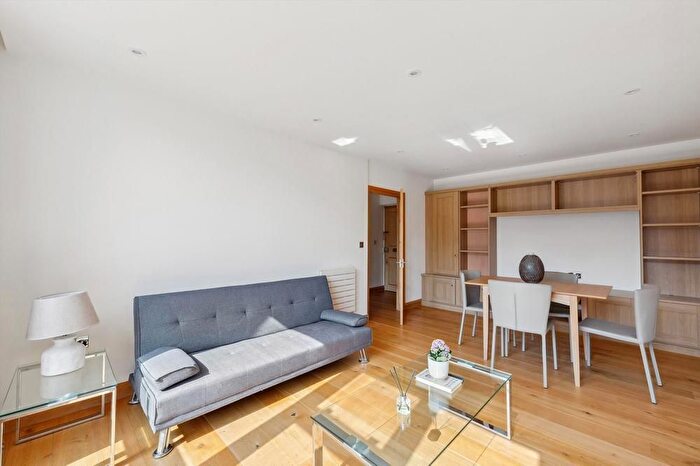 2 Bedroom Flat To Rent In Park Crescent, Marylebone, London, W1B