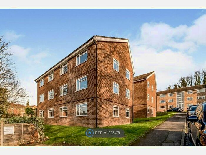 2 Bedroom Flat To Rent In Brambleside, High Wycombe, HP11