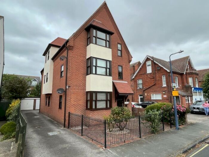 2 Bedroom Flat To Rent In Ranelagh House, Ranelagh Road, Felixstowe, Suffolk, IP11