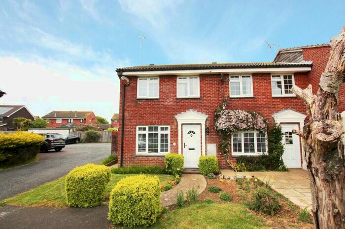 3 Bedroom End Of Terrace House To Rent In Barque Close, Littlehampton, West Sussex, BN17