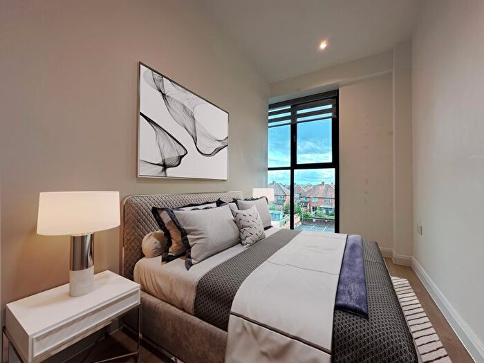 2 Bedroom Flat To Rent In Chesterfield House, Bath Road, Slough, SL1