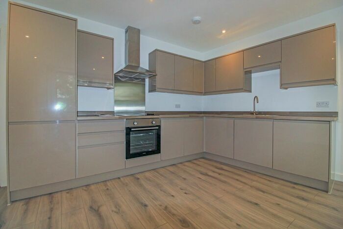2 Bedroom Flat To Rent In Uxbridge Road, West Ealing, Ealing, London, W13