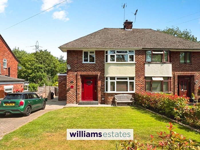3 Bedroom Semi-Detached House For Sale In Kelsterton Road, Connah's Quay, CH5