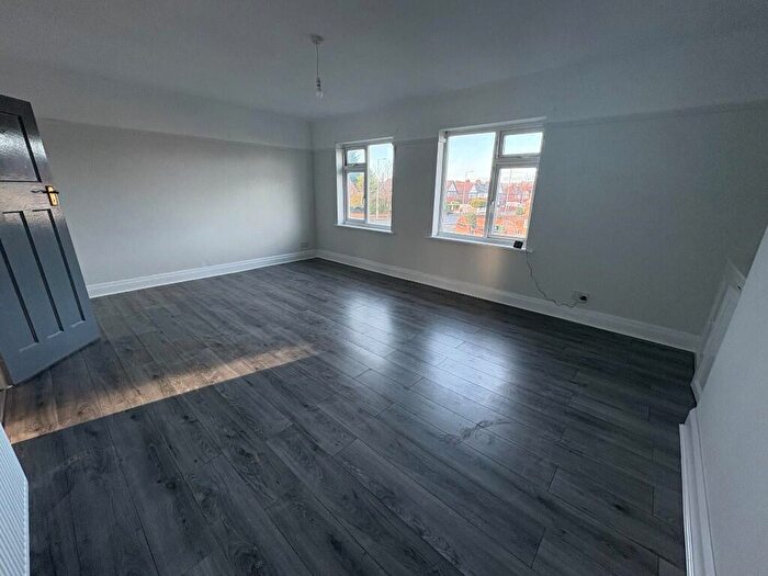 2 Bedroom Flat To Rent In Mount Road, Birkenhead, Wirral, Merseyside, CH42