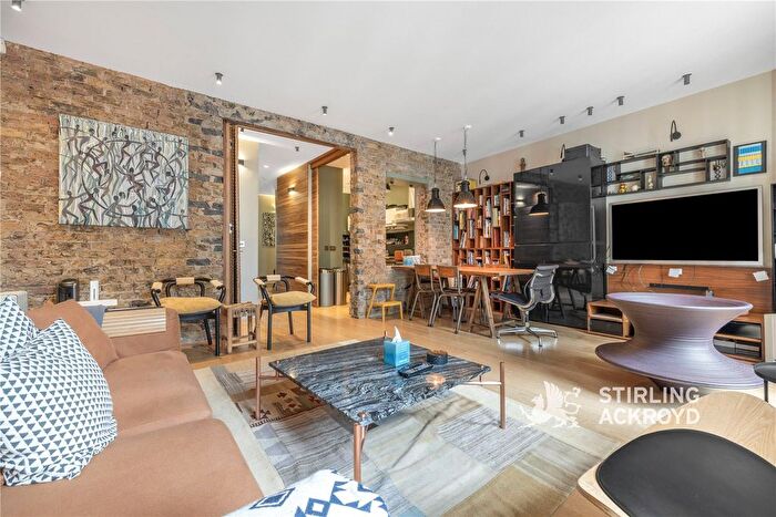 2 Bedroom Flat To Rent In Berners Street, London, W1T