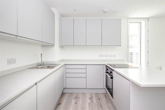 2 Bedroom Flat To Rent In Bedroom Property In Trafford Park, Manchester, M17