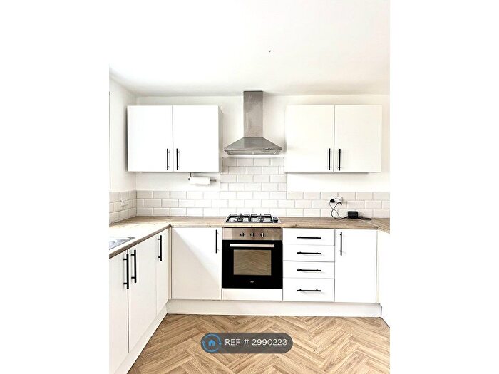 3 Bedroom Terraced House To Rent In Oakdale Close, Chesterfield, S45