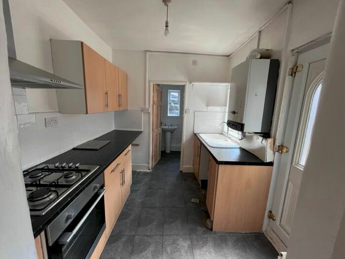 2 Bedroom Flat To Rent In Windsor Avenue, Bensham, Gateshead, NE8