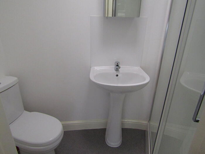 Flat To Rent In High Street, Chatham., ME4