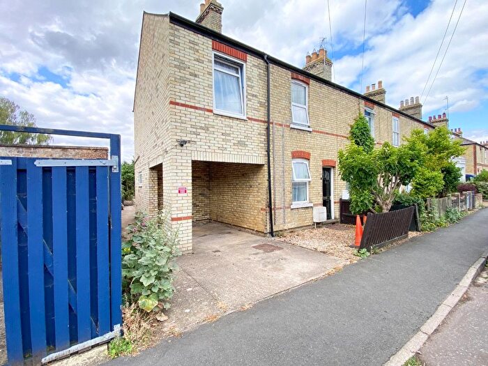 3 Bedroom End Of Terrace House For Sale In Saffron Road, Histon, Cambridge, CB24