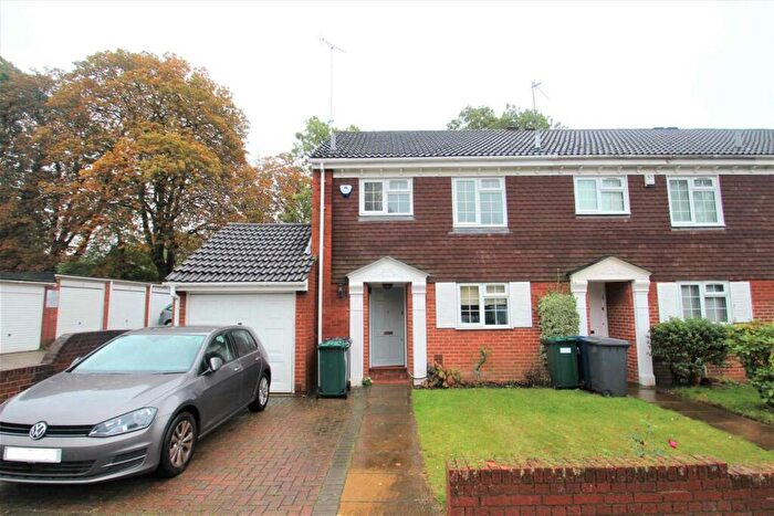 3 Bedroom House To Rent In Mossborough Close, North Finchley, N12