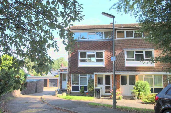 2 Bedroom Flat To Rent In Epsom, KT17