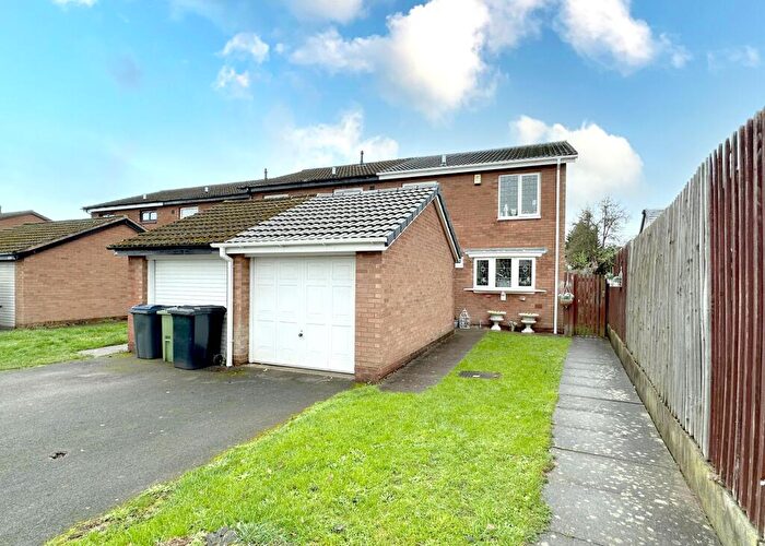 3 Bedroom End Of Terrace House For Sale In Barn Meadow, Birmingham, B25