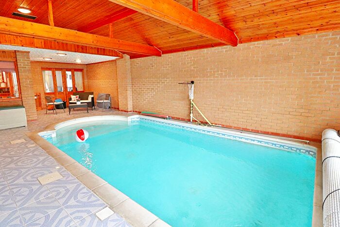 4 Bedroom Semi-Detached House For Sale In Crescent Road, Whittlesey, Whittlesea Station, PE7