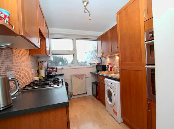 3 Bedroom Flat To Rent In Sutherland Grove, Teddington, TW11
