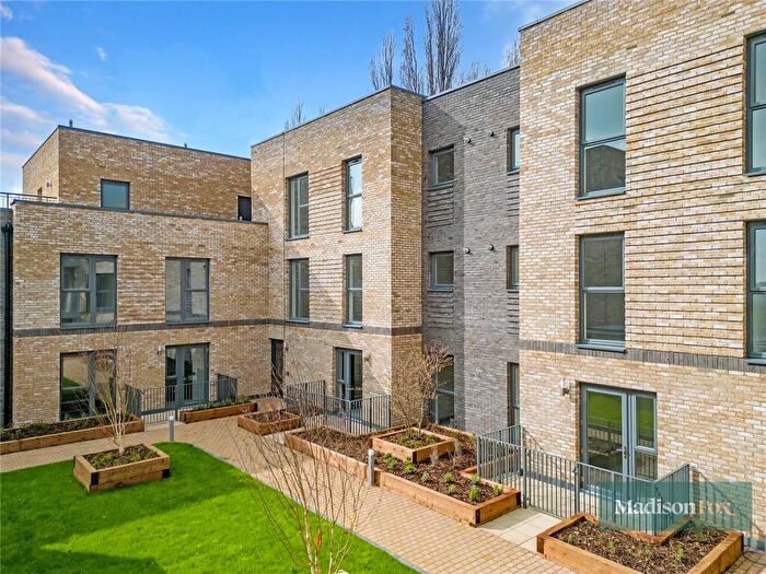 1 Bedroom Apartment To Rent In Luctons Close, Loughton, Essex, IG10