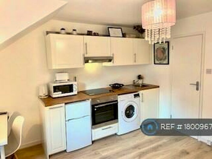 Studio To Rent In Brondesbury Villas, London, NW6