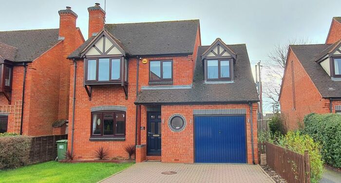 4 Bedroom Detached House For Sale In Nightingale Close, Alcester, B49