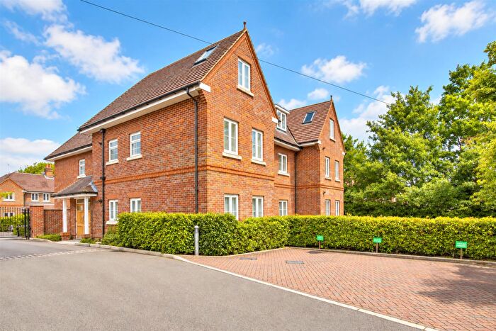 2 Bedroom Apartment For Sale In Hurley Close, Banstead, SM7