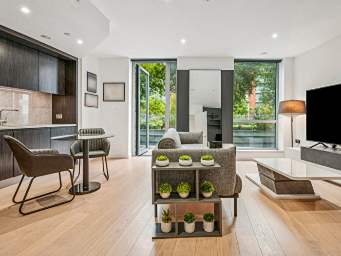 2 Bedroom Flat For Sale In Biscayne Avenue, London, E14