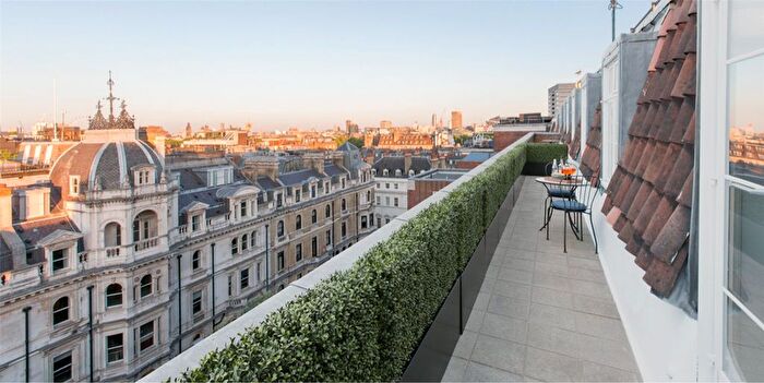 2 Bedroom Flat To Rent In Chesterfield House, Mayfair, London, W1J