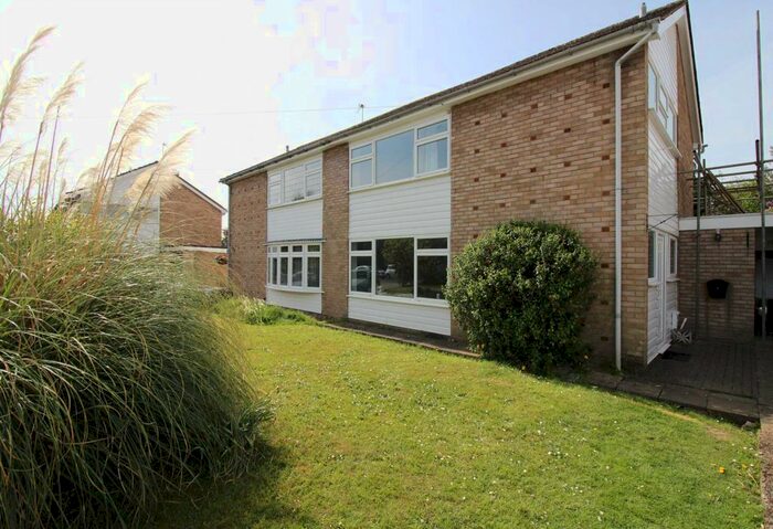 3 Bedroom Semi-Detached House To Rent In Pilgrim Close, St Albans, AL2