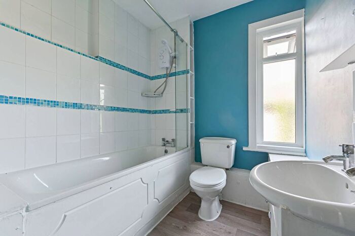 2 Bedroom Flat For Sale In Tierney Road, Streatham Hill, London, SW2