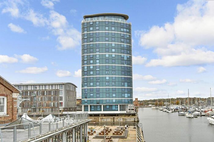 2 Bedroom Flat For Sale In Dock Head Road, St Marys Island, Chatham, Kent, ME4